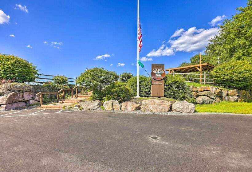 Papa S Christmas Cabin  In Gouldsboro W/ Deck!