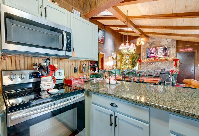 Papa S Christmas Cabin  In Gouldsboro W/ Deck!