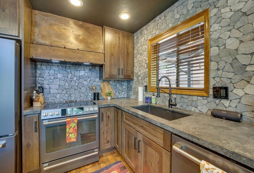 Peaceful Cabin Between Flagstaff & Sedona!