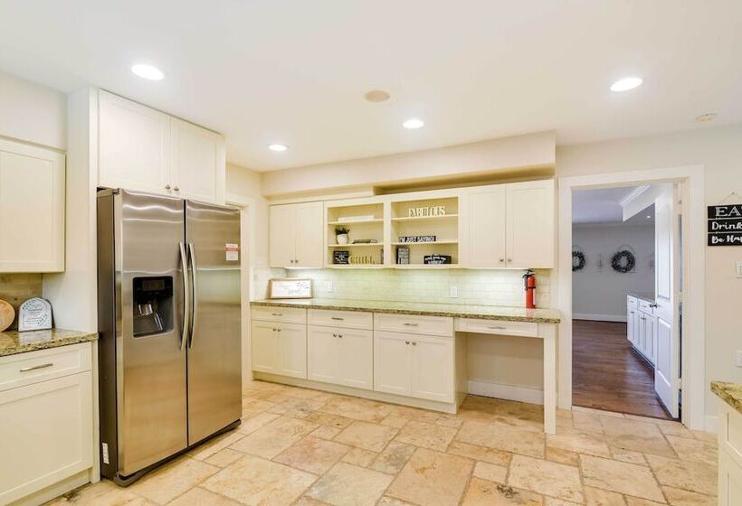 Indoor Pool: Peaceful Oasis In Hitchcock!