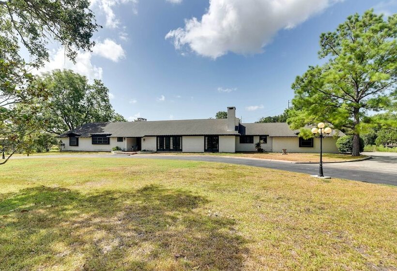 Indoor Pool: Peaceful Oasis In Hitchcock!
