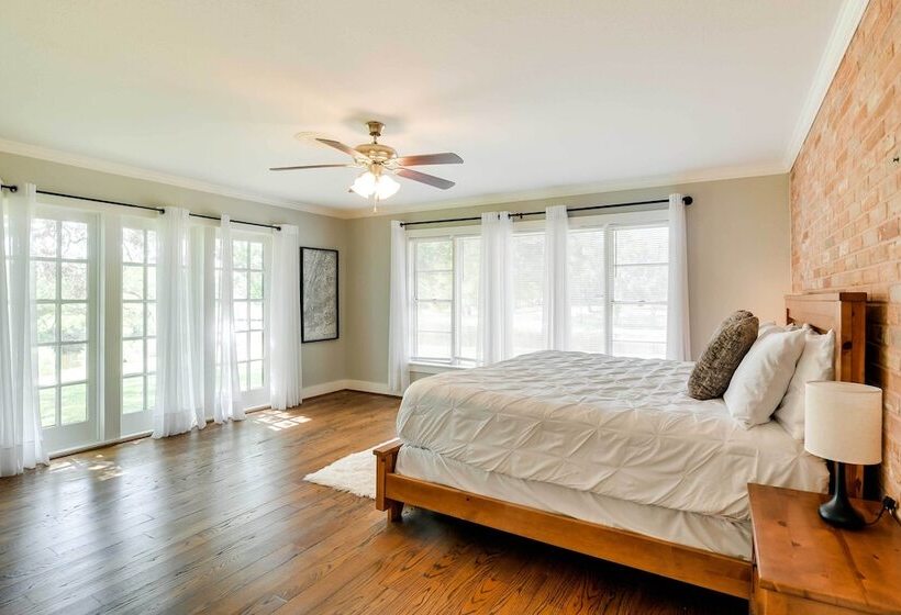 Indoor Pool: Peaceful Oasis In Hitchcock!