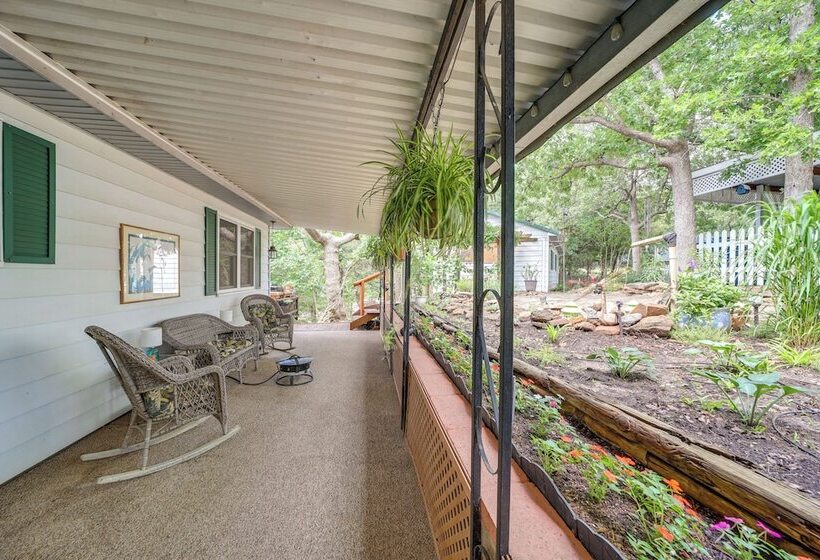 Lakefront Canadian Gem: Hot Tub, Decks & Grills