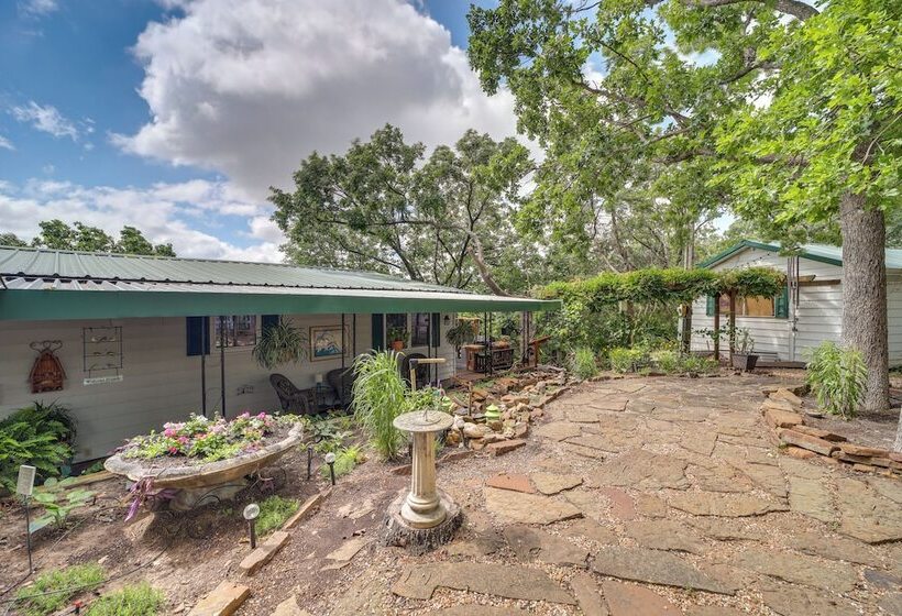 Lakefront Canadian Gem: Hot Tub, Decks & Grills