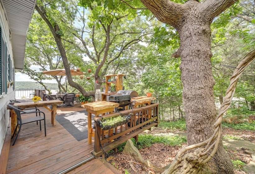 Lakefront Canadian Gem: Hot Tub, Decks & Grills