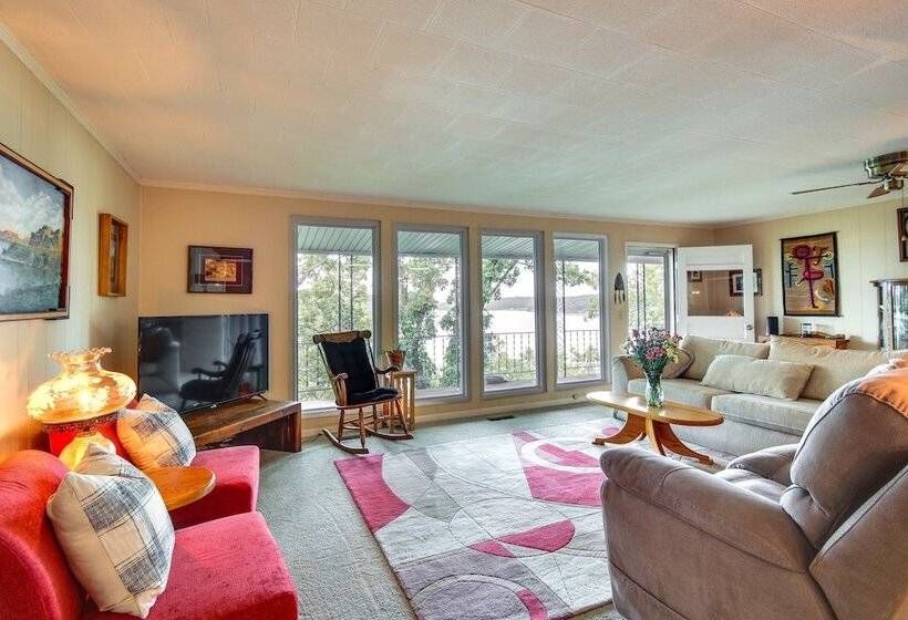 Lakefront Canadian Gem: Hot Tub, Decks & Grills