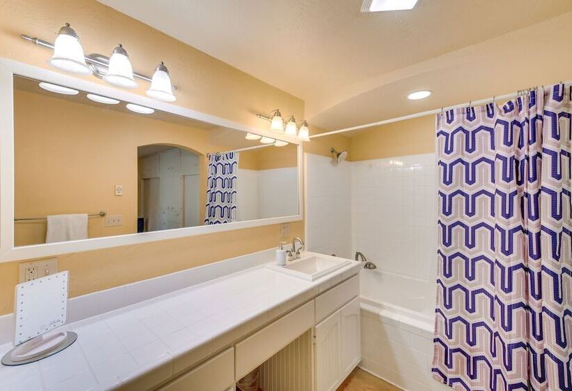 Cozy Home W/ Large Backyard Near Lake Pond Oreille