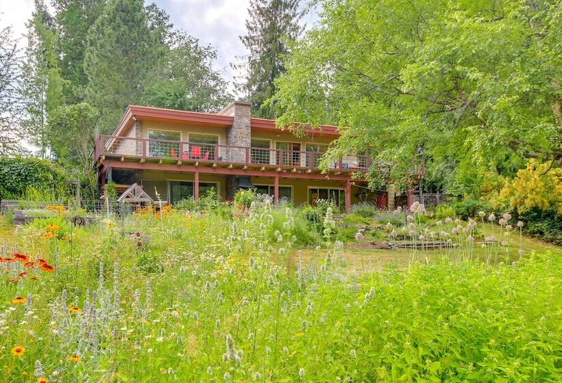 Cozy Home W/ Large Backyard Near Lake Pond Oreille