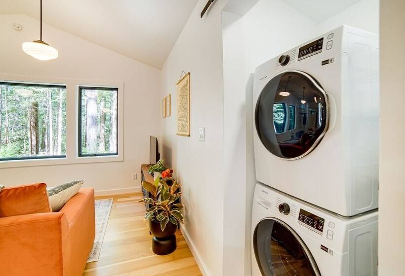 Peaceful Mendocino Cottage Surrounded By Redwoods