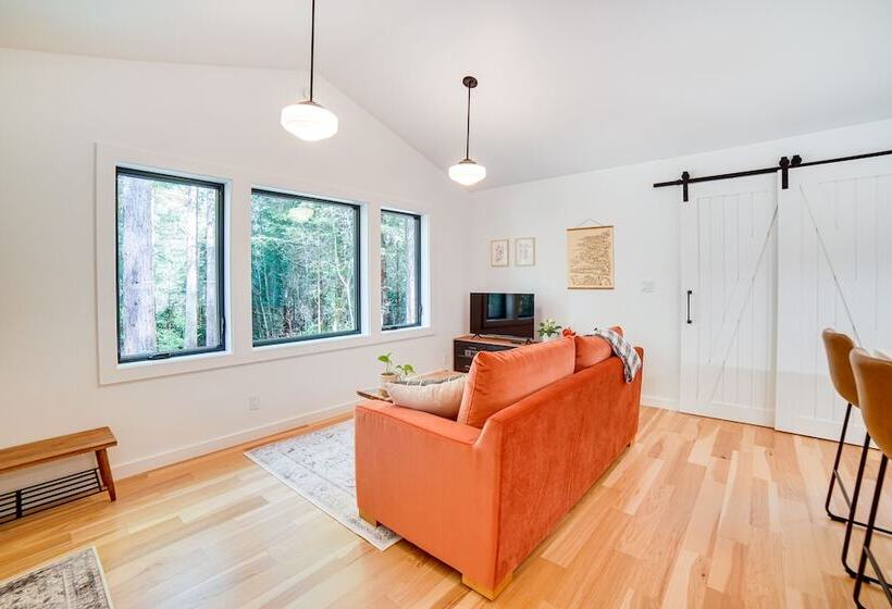 Peaceful Mendocino Cottage Surrounded By Redwoods