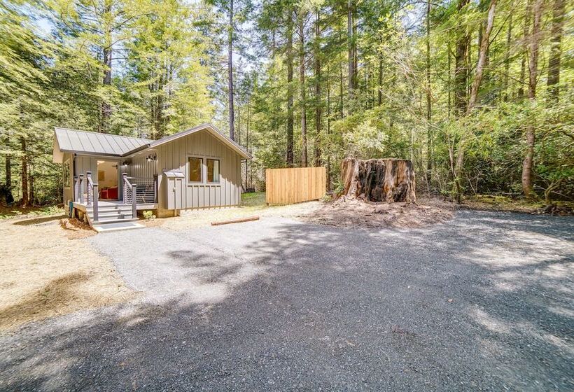 Peaceful Mendocino Cottage Surrounded By Redwoods