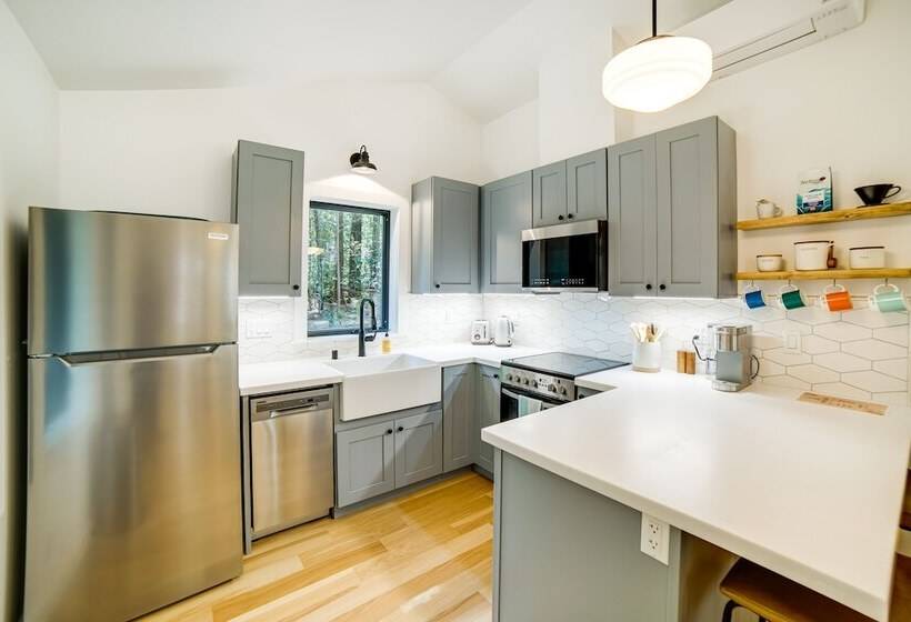 Peaceful Mendocino Cottage Surrounded By Redwoods