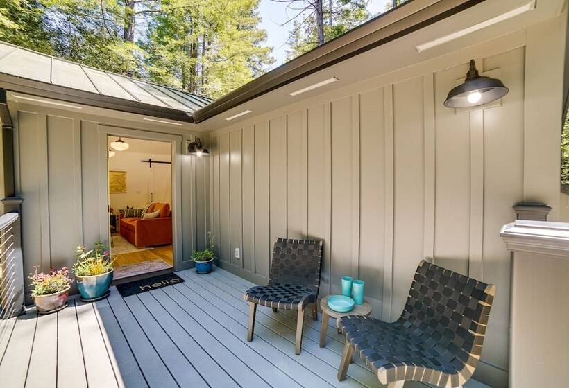 Peaceful Mendocino Cottage Surrounded By Redwoods