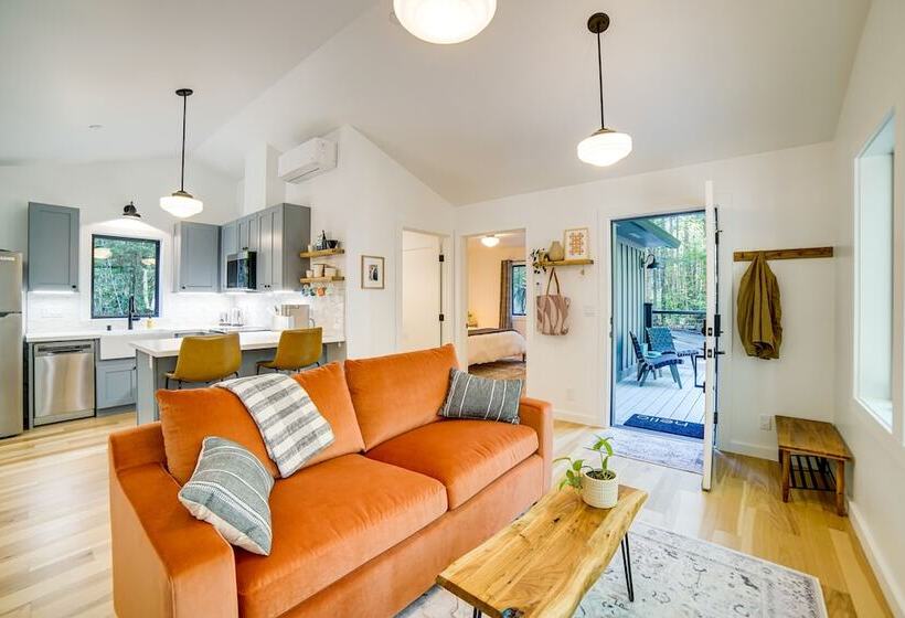 Peaceful Mendocino Cottage Surrounded By Redwoods