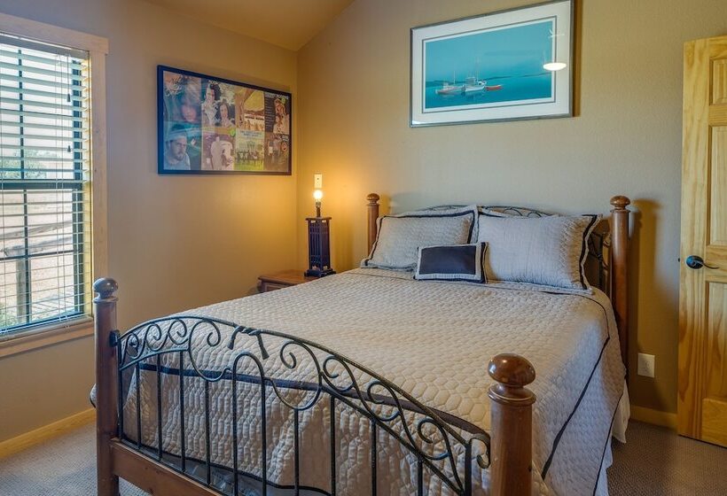 Peaceful & Secluded Bandera Home W/ Deck & Grill!