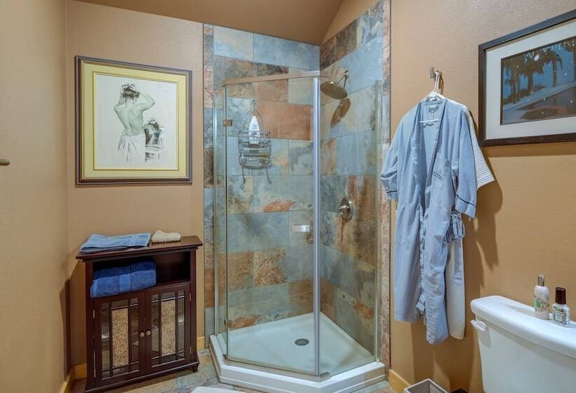 Peaceful & Secluded Bandera Home W/ Deck & Grill!