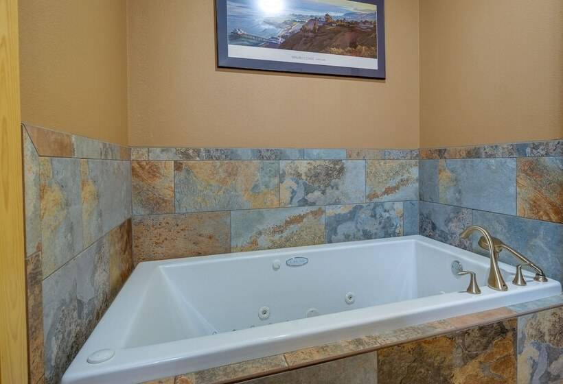 Peaceful & Secluded Bandera Home W/ Deck & Grill!