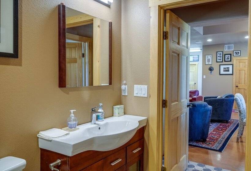 Peaceful & Secluded Bandera Home W/ Deck & Grill!