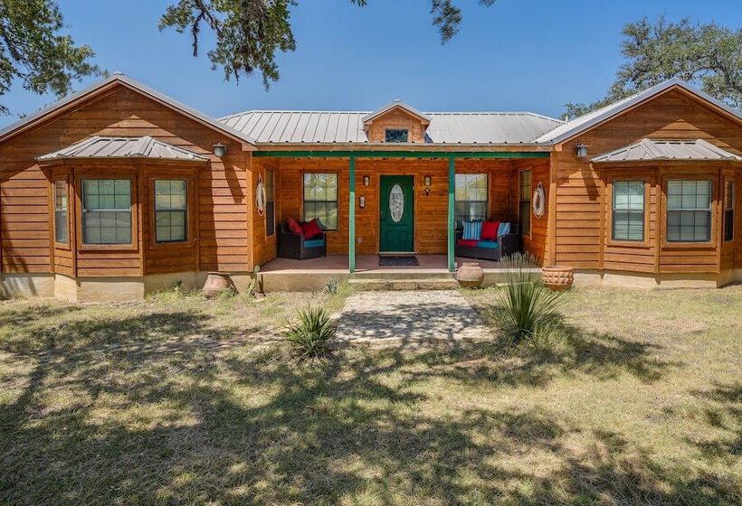 Peaceful & Secluded Bandera Home W/ Deck & Grill!