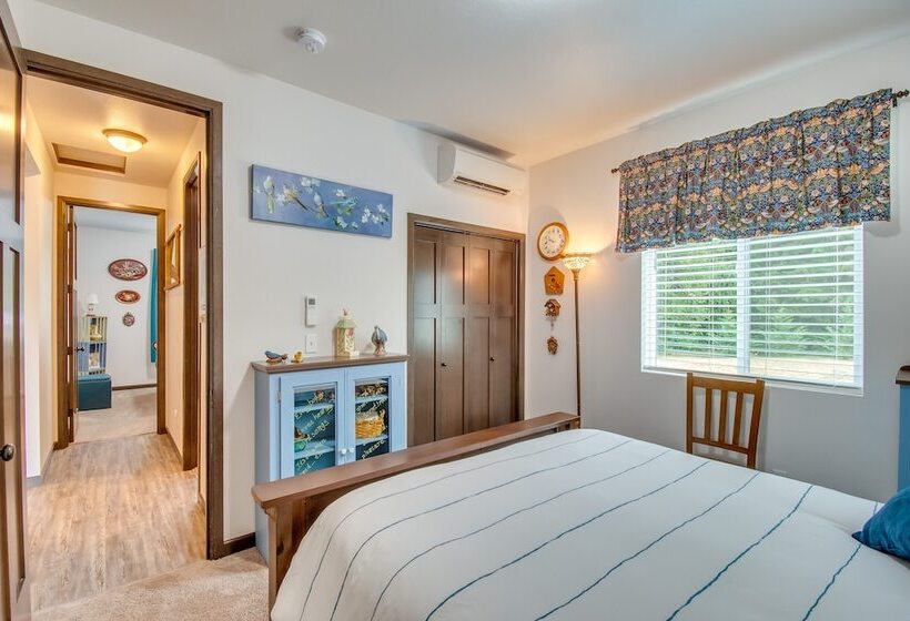 Peaceful Shelton Home W/ Spacious Yard & Fire Pit!