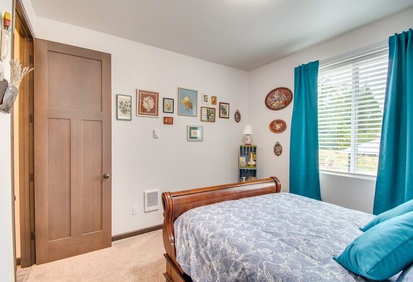 Peaceful Shelton Home W/ Spacious Yard & Fire Pit!