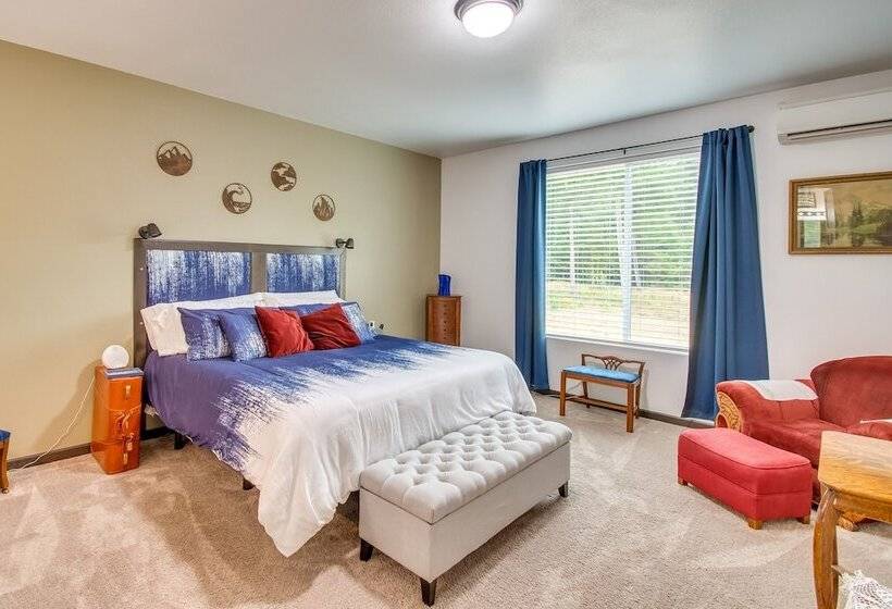 Peaceful Shelton Home W/ Spacious Yard & Fire Pit!