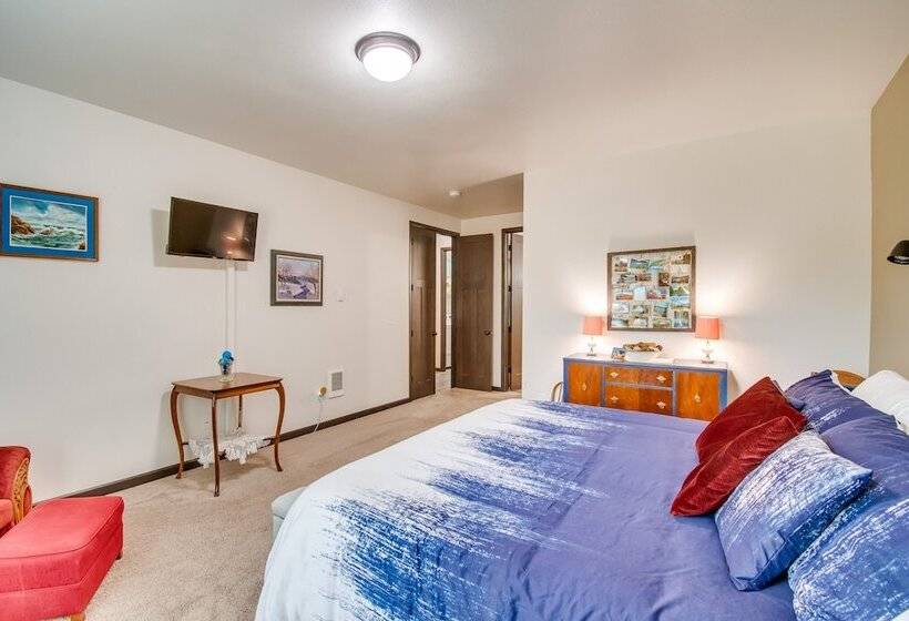 Peaceful Shelton Home W/ Spacious Yard & Fire Pit!