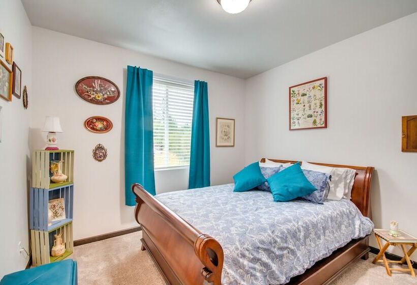 Peaceful Shelton Home W/ Spacious Yard & Fire Pit!