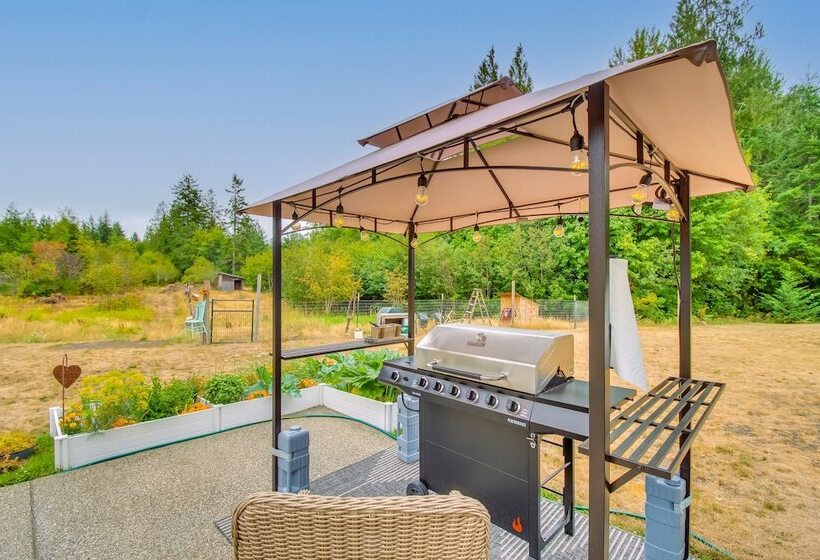 Peaceful Shelton Home W/ Spacious Yard & Fire Pit!