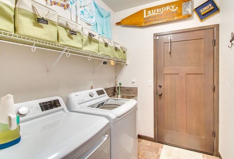 Peaceful Shelton Home W/ Spacious Yard & Fire Pit!