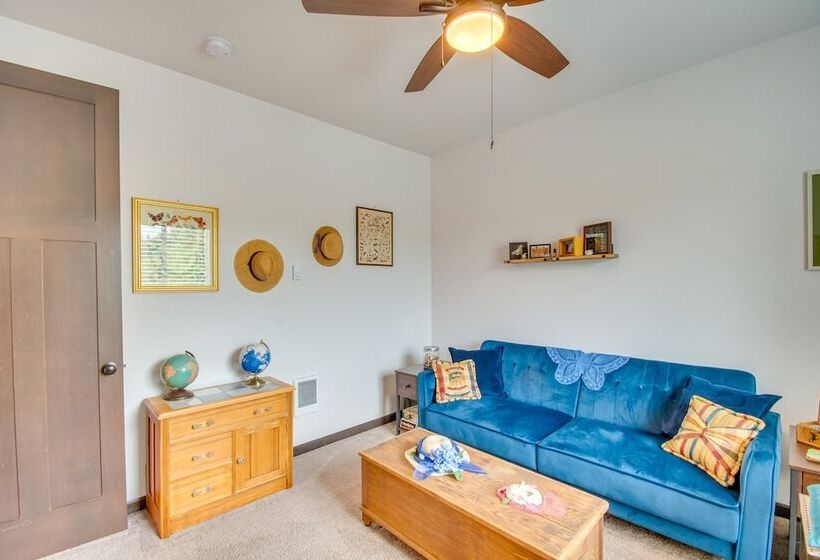 Peaceful Shelton Home W/ Spacious Yard & Fire Pit!