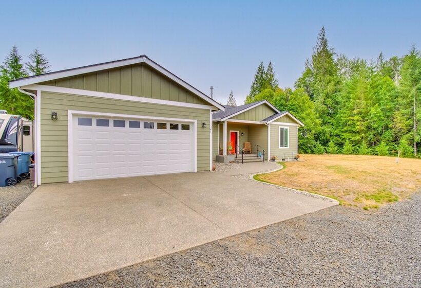 Peaceful Shelton Home W/ Spacious Yard & Fire Pit!