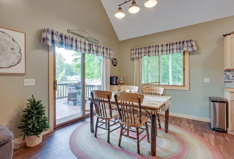 Peaceful Waterfront Cabin On Tittabawassee River!