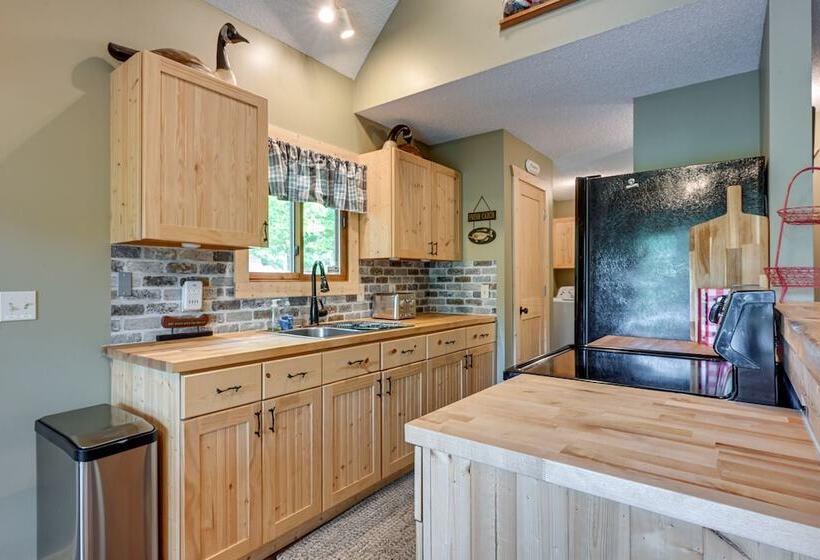 Peaceful Waterfront Cabin On Tittabawassee River!