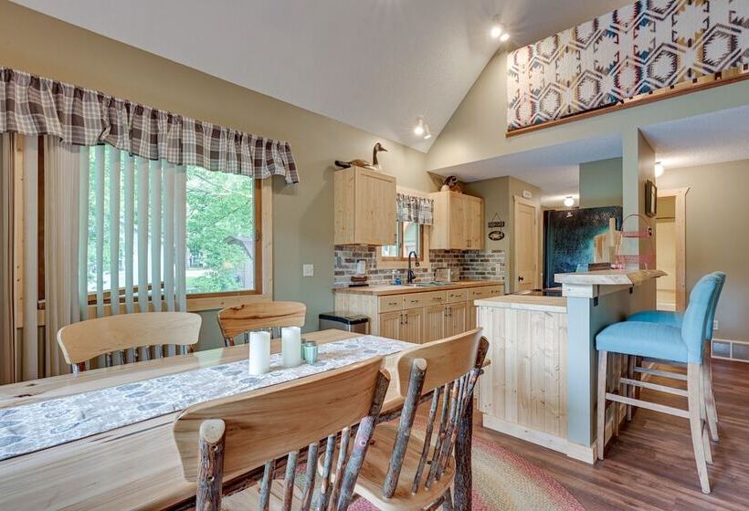 Peaceful Waterfront Cabin On Tittabawassee River!