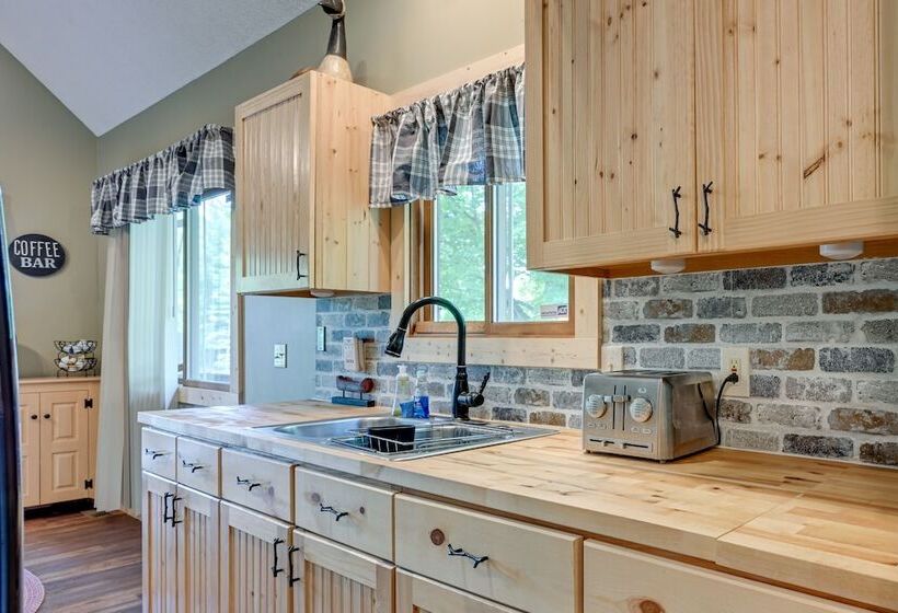 Peaceful Waterfront Cabin On Tittabawassee River!