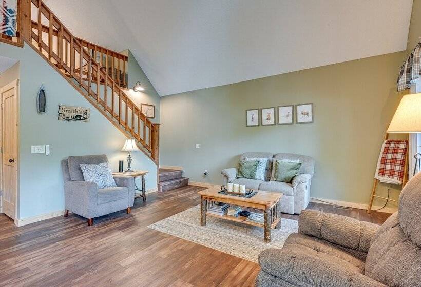 Peaceful Waterfront Cabin On Tittabawassee River!