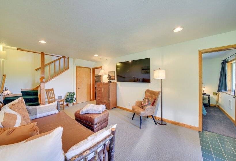 ~ 10 Mi To Newport: Pend Oreille Riverfront Cabin