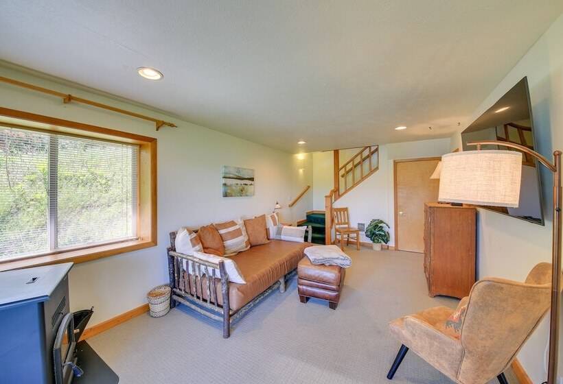 ~ 10 Mi To Newport: Pend Oreille Riverfront Cabin