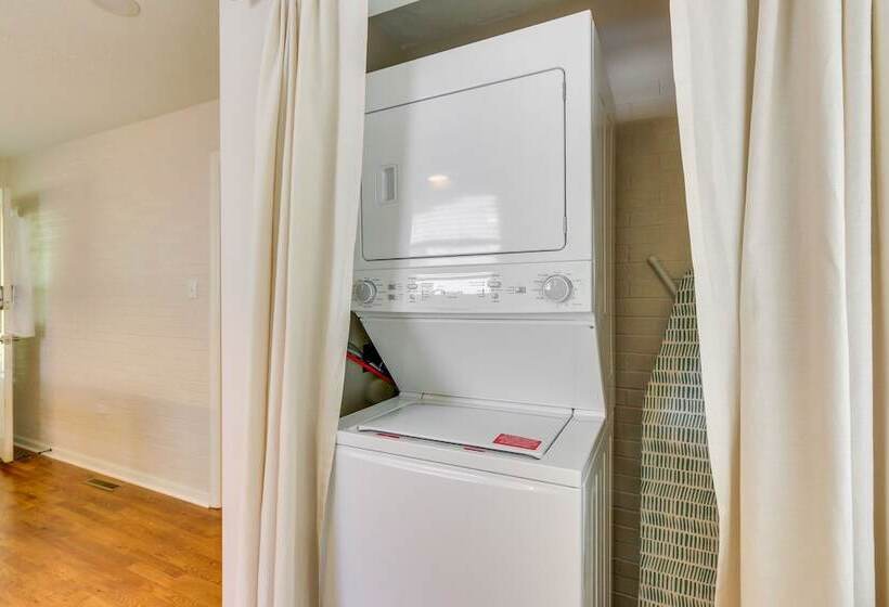 Pet Friendly Berryville Home: Walk To Main Street!