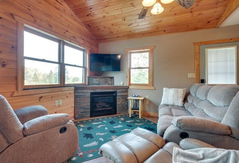 Pet Friendly Iron River Cabin With Fire Pit!