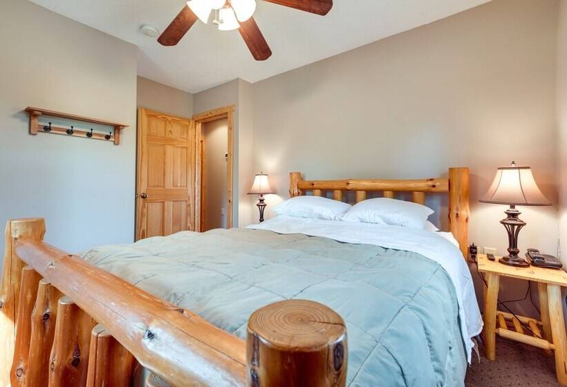 Pet Friendly Iron River Cabin With Fire Pit!