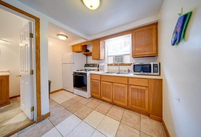 Pet Friendly Lake Erie Cottage   Walk To The Water