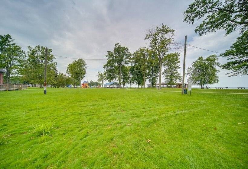 Pet Friendly Lake Erie Cottage   Walk To The Water
