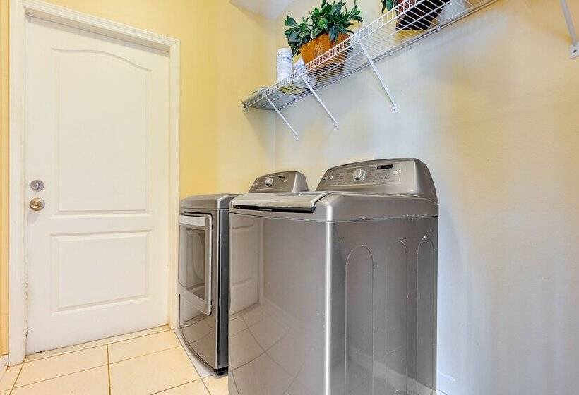 Pet Friendly Land O Lakes Home W/ Private Yard!