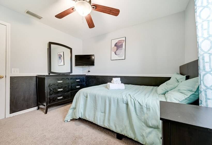 Pet Friendly Land O Lakes Home W/ Private Yard!