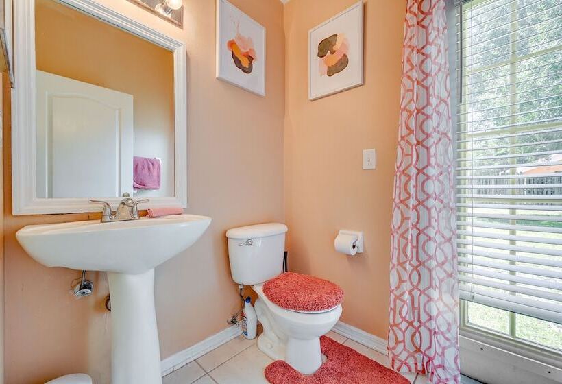 Pet Friendly Land O Lakes Home W/ Private Yard!