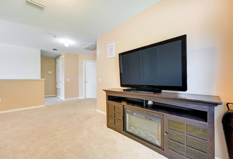 Pet Friendly Land O Lakes Home W/ Private Yard!