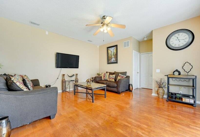 Pet Friendly Land O Lakes Home W/ Private Yard!