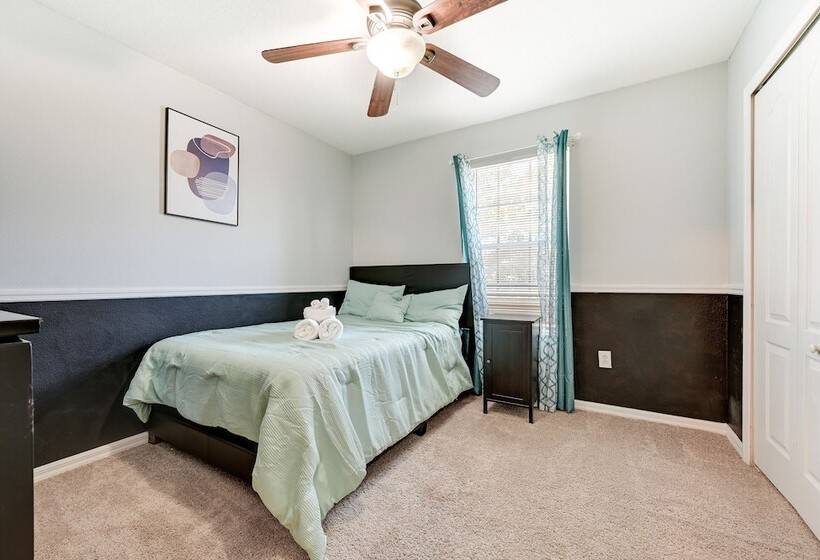 Pet Friendly Land O Lakes Home W/ Private Yard!